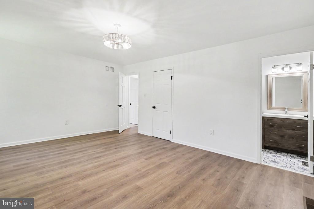 1705 GLENN LANE