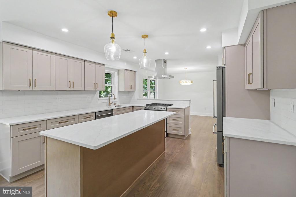 1705 GLENN LANE