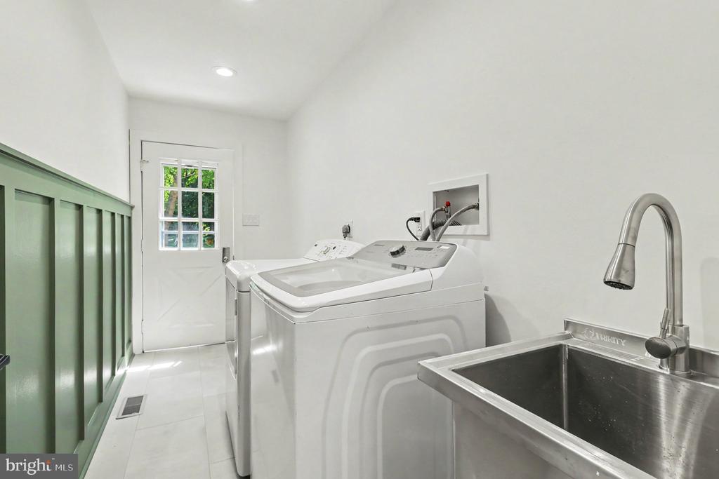 1705 GLENN LANE