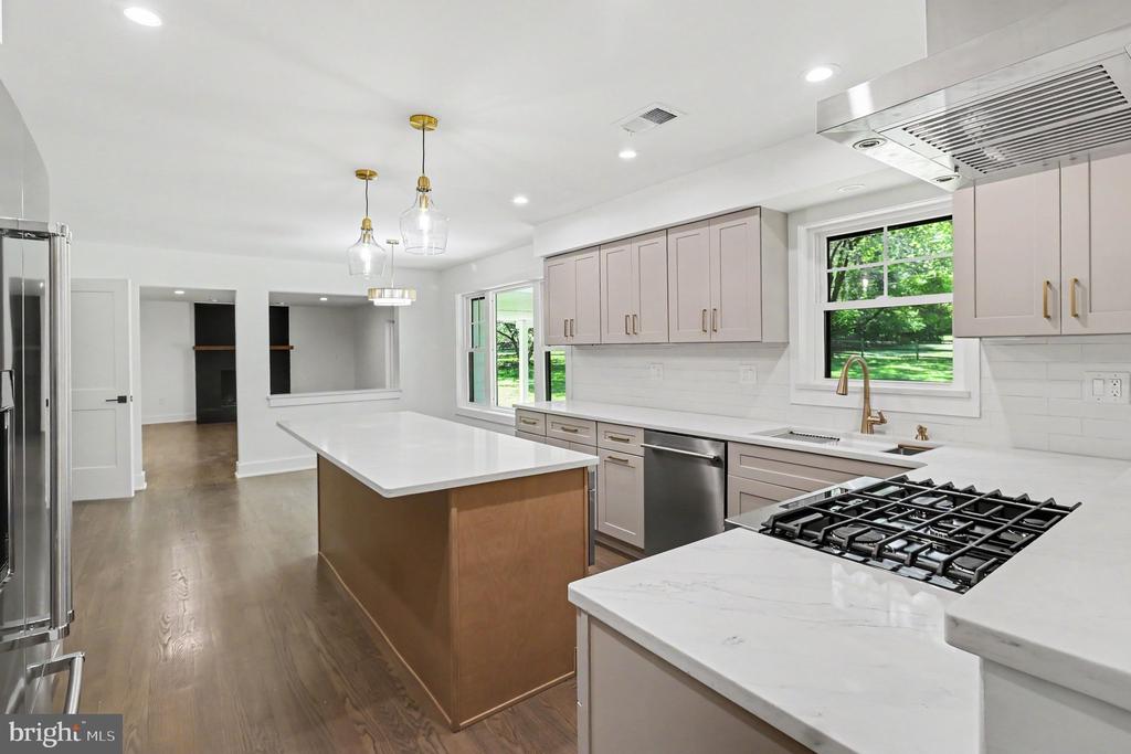 1705 GLENN LANE