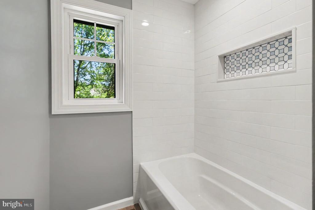1705 GLENN LANE