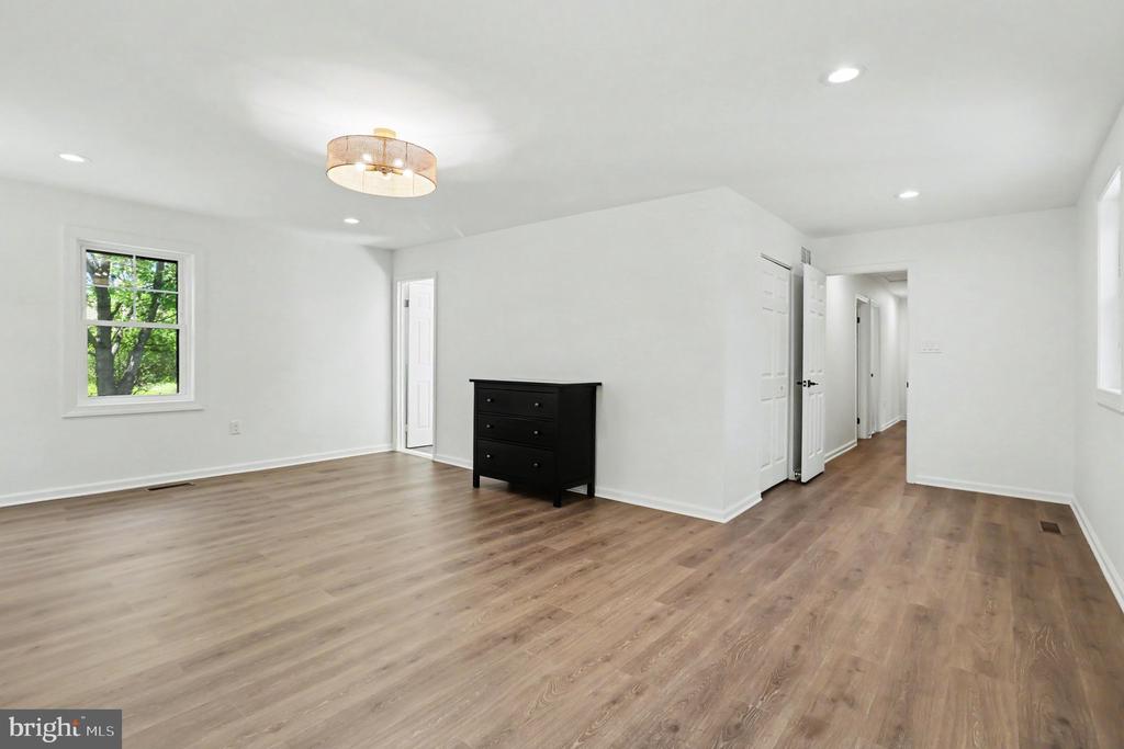 1705 GLENN LANE