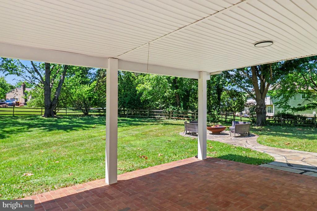 1705 GLENN LANE