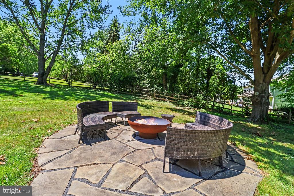 1705 GLENN LANE