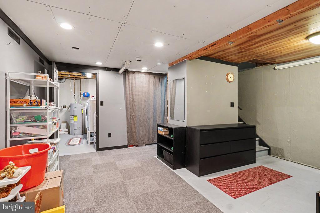 16 VILLAGE DRIVE