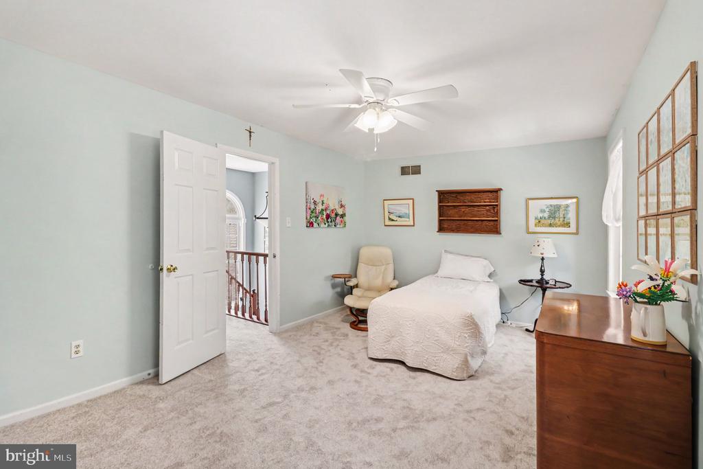 16 VILLAGE DRIVE