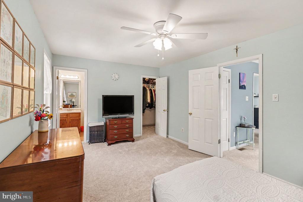 16 VILLAGE DRIVE