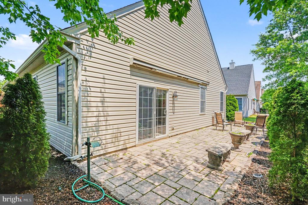 290 KINGSFIELD DRIVE