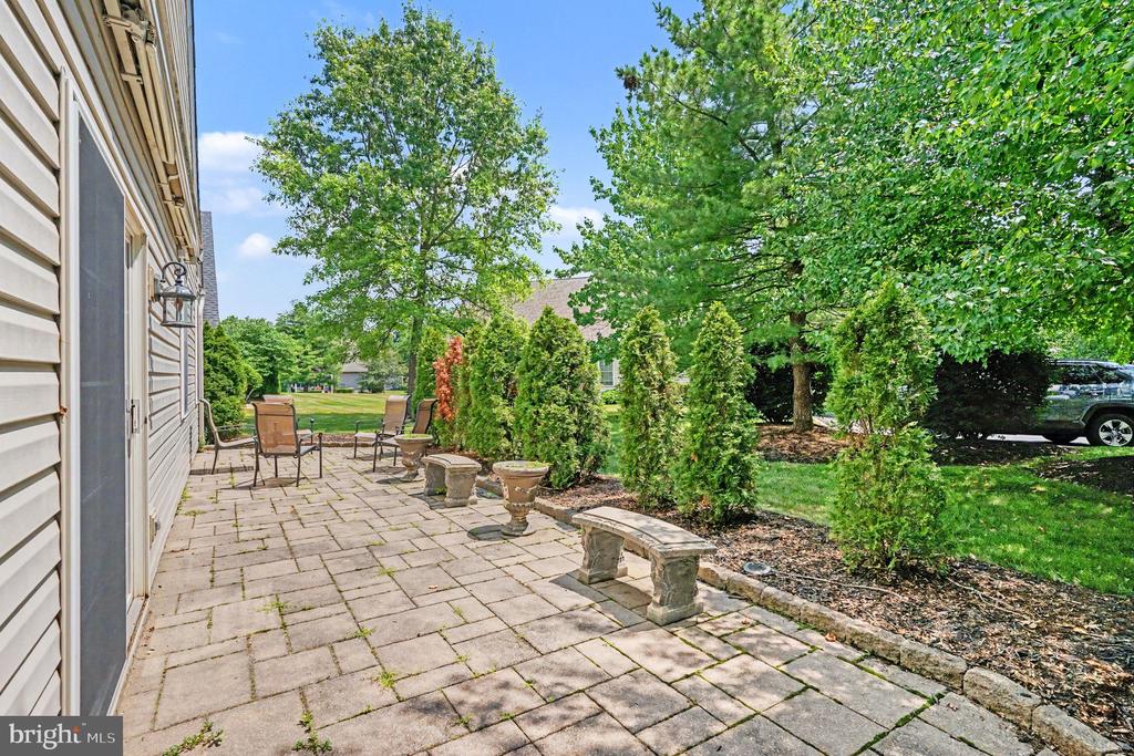 290 KINGSFIELD DRIVE