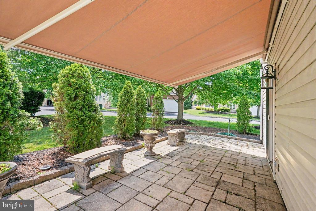 290 KINGSFIELD DRIVE