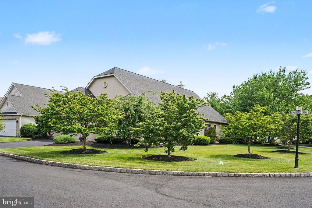 290 KINGSFIELD DRIVE