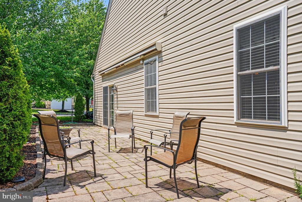 290 KINGSFIELD DRIVE