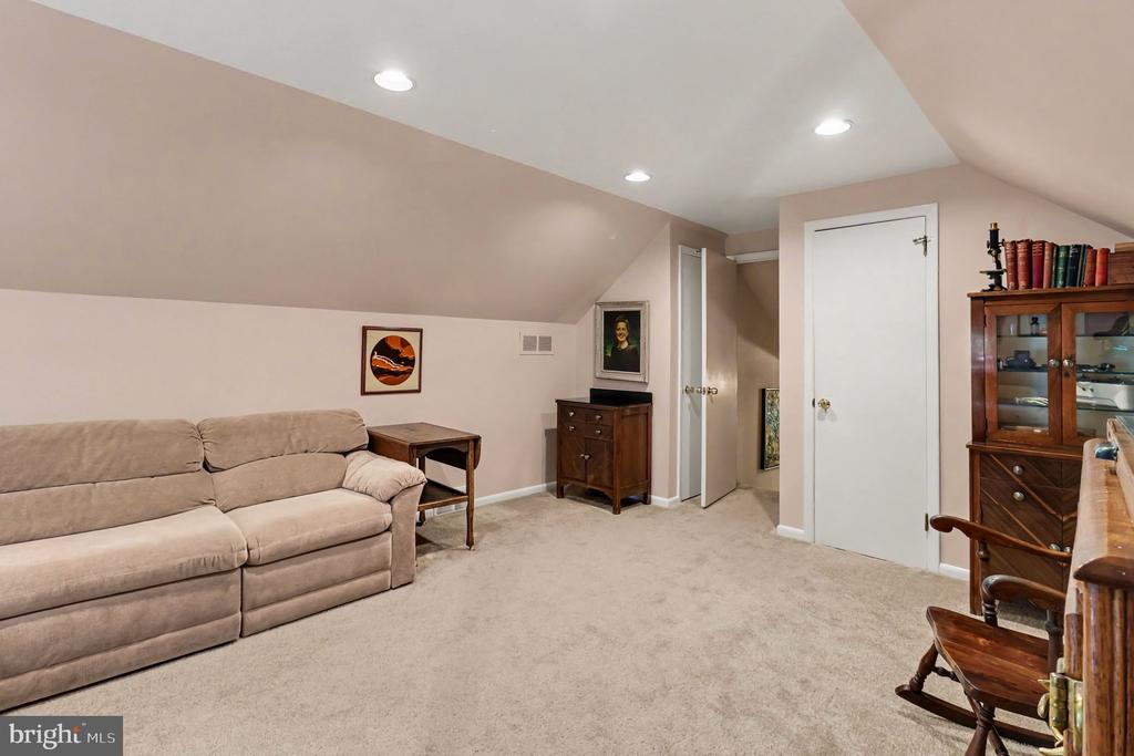 1229 HOFFMAN ROAD