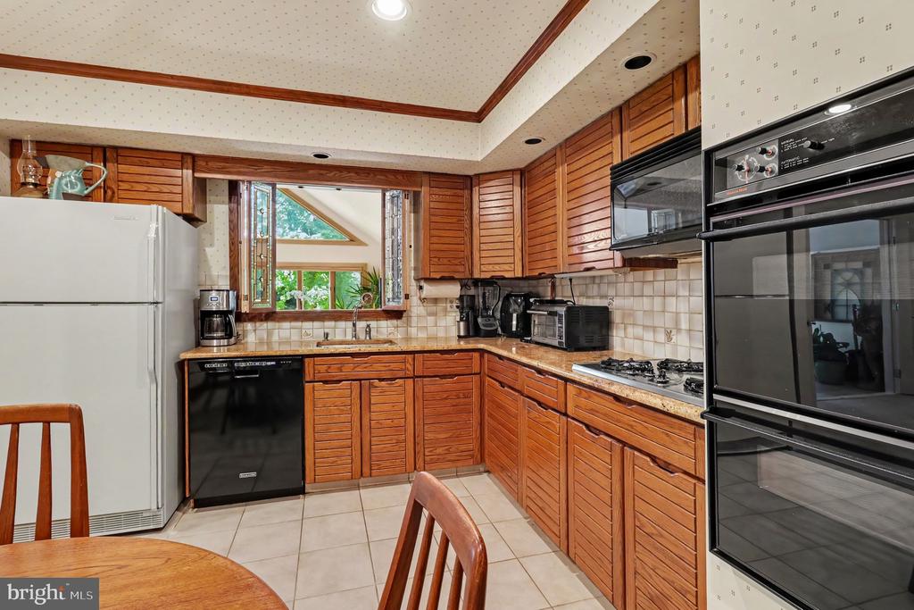 1229 HOFFMAN ROAD