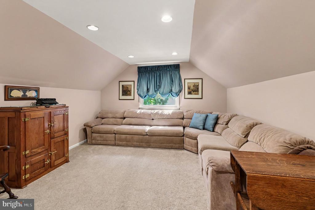 1229 HOFFMAN ROAD