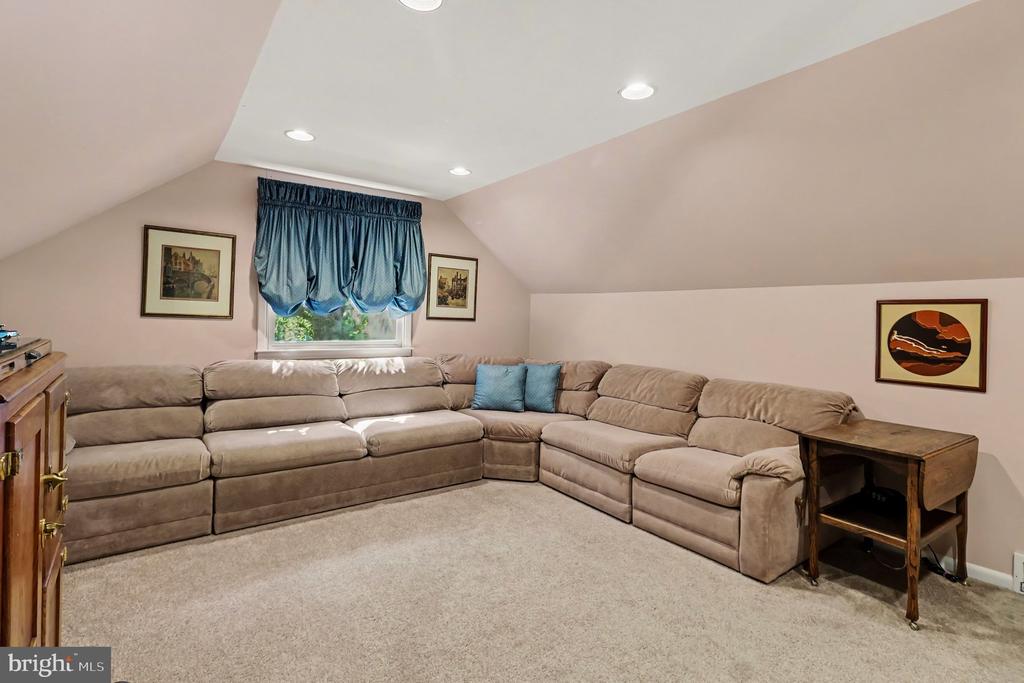 1229 HOFFMAN ROAD