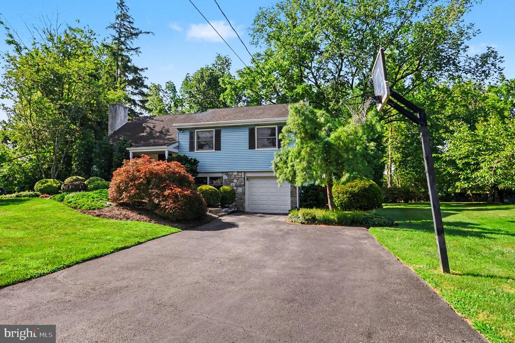 1229 HOFFMAN ROAD