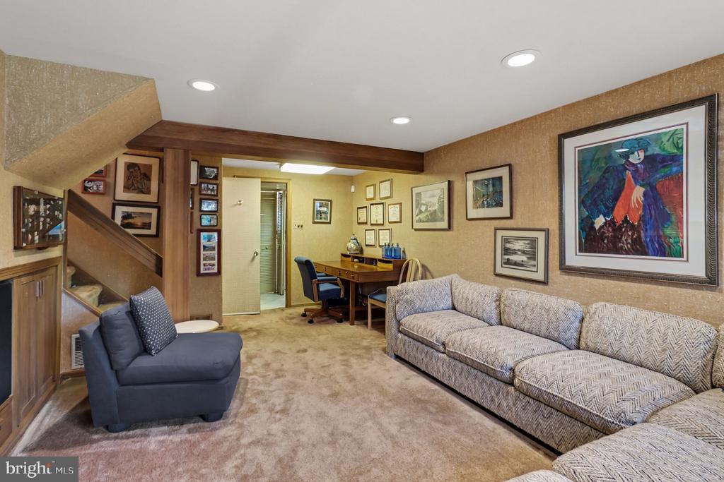 1229 HOFFMAN ROAD