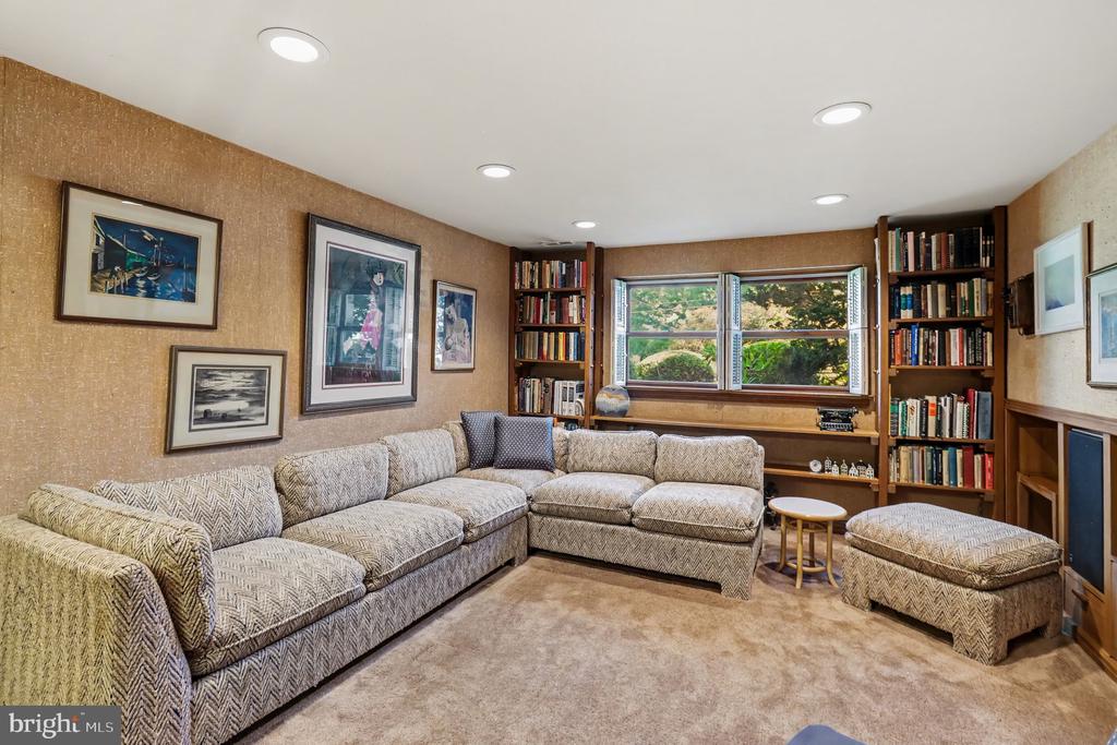 1229 HOFFMAN ROAD