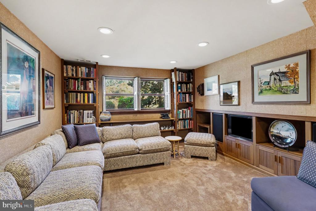 1229 HOFFMAN ROAD