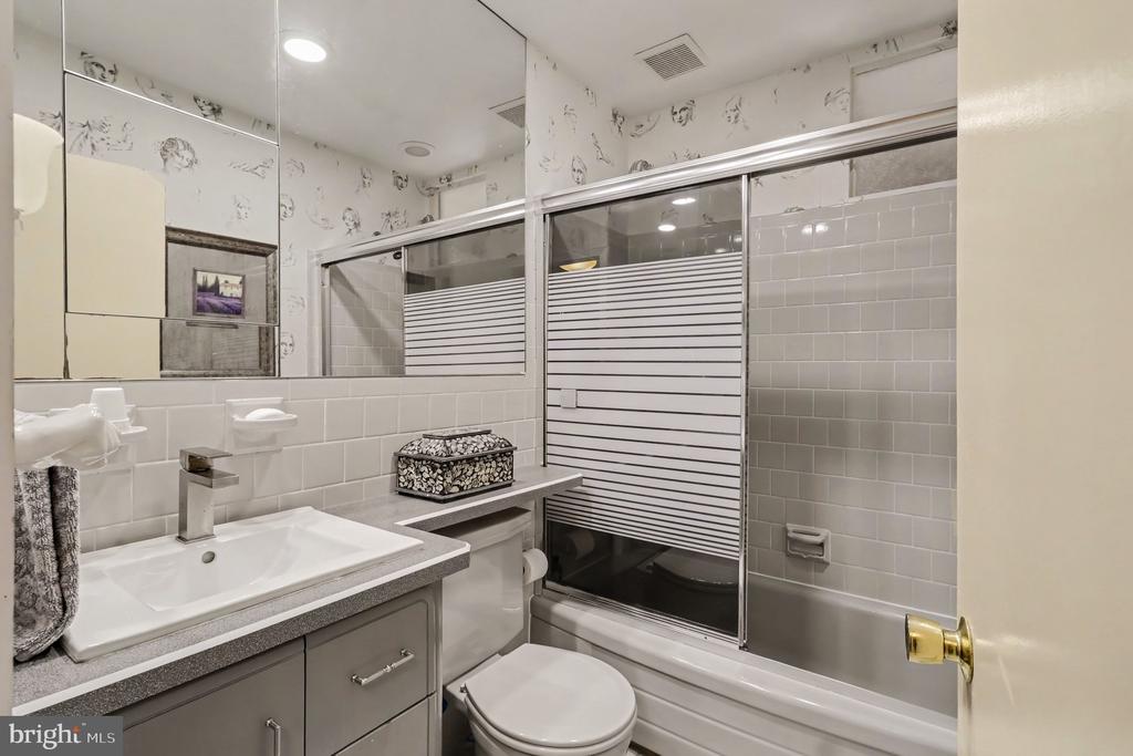 1229 HOFFMAN ROAD