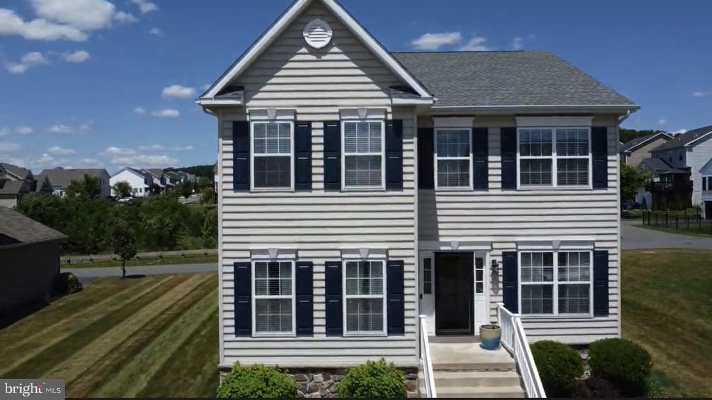 2114 LARKSPUR COURT