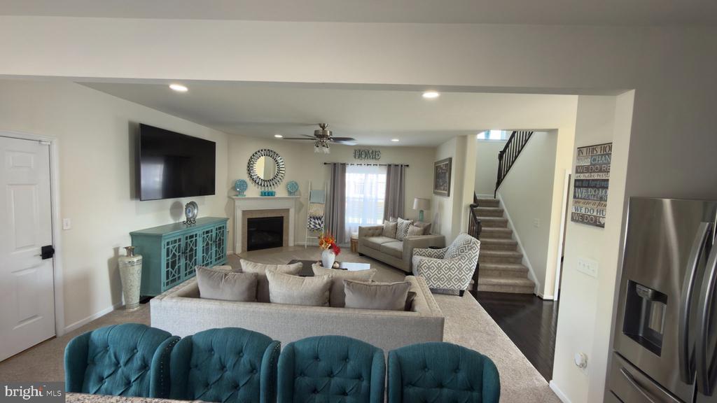 2114 LARKSPUR COURT