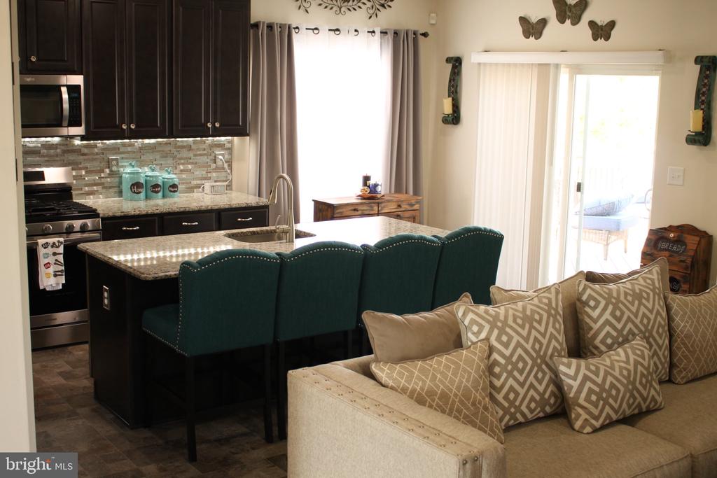 2114 LARKSPUR COURT