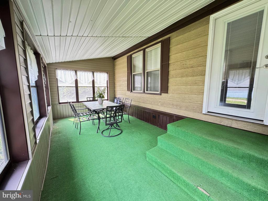 105 WINDING BROOK RUN