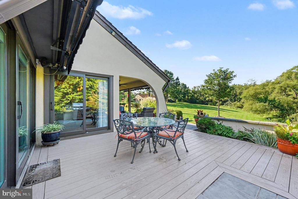 8 BRIDLE LANE
