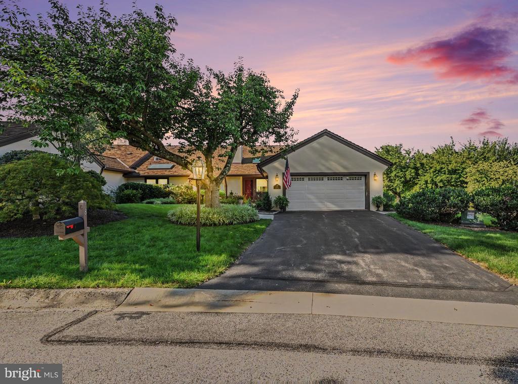 8 BRIDLE LANE