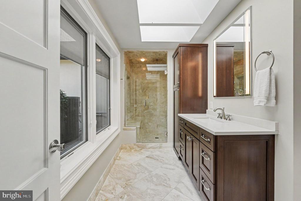 8 BRIDLE LANE