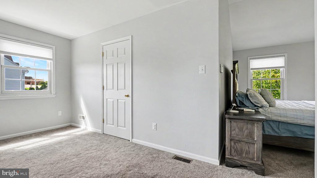 1008 E FOURTH STREET