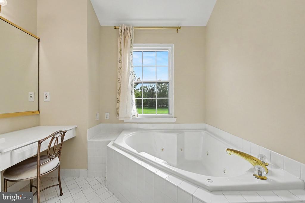 183 GLENEAGLES COURT