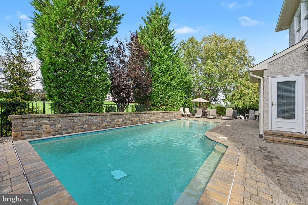 302 CENTENNIAL DRIVE