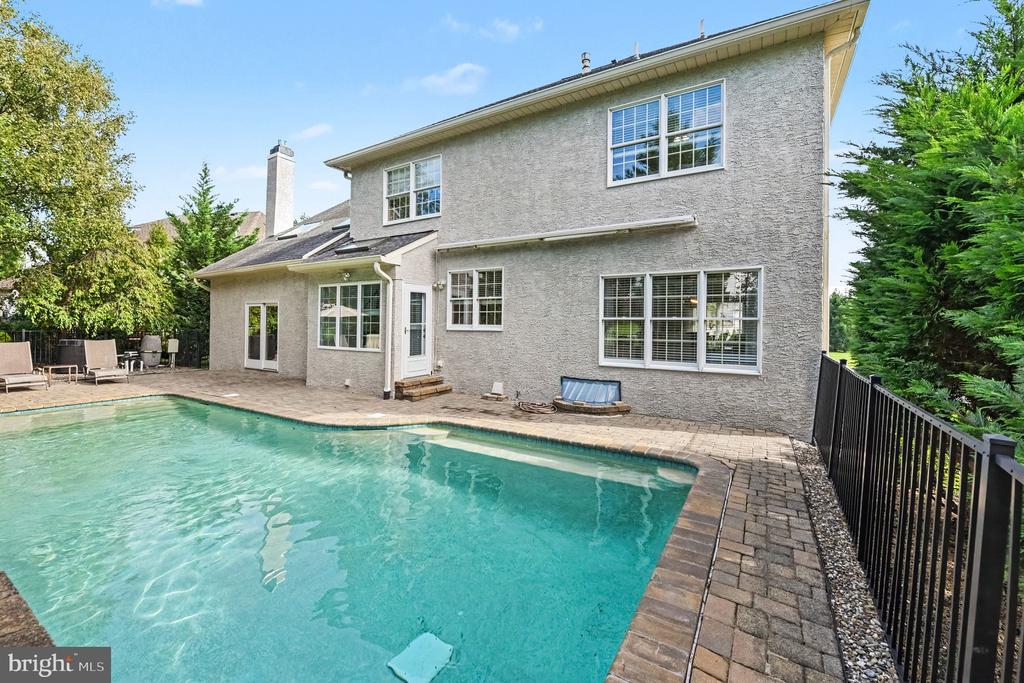 302 CENTENNIAL DRIVE