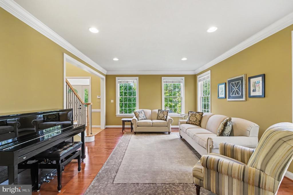 180 SOMERSET DRIVE