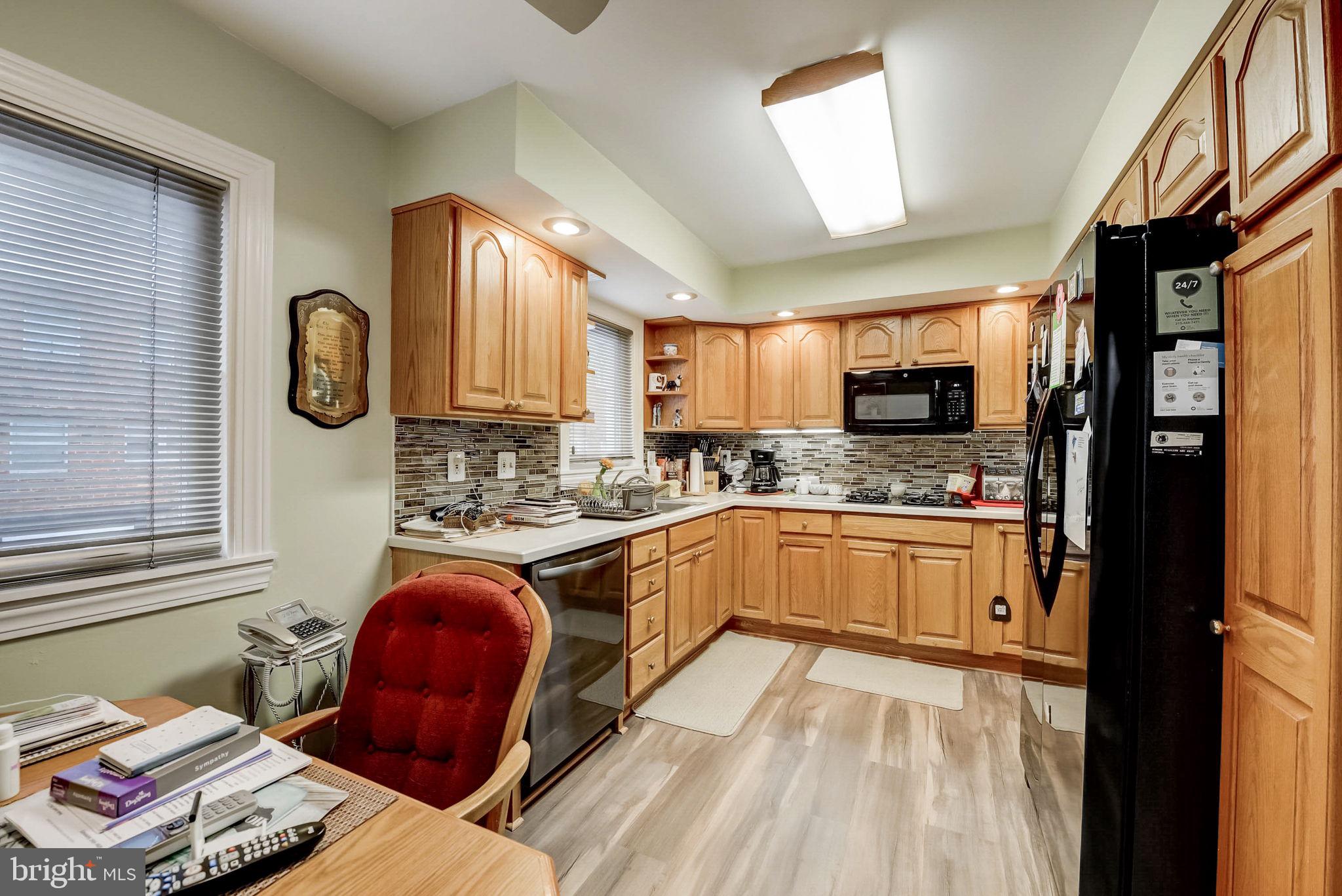 1209 E SYDNEY STREET