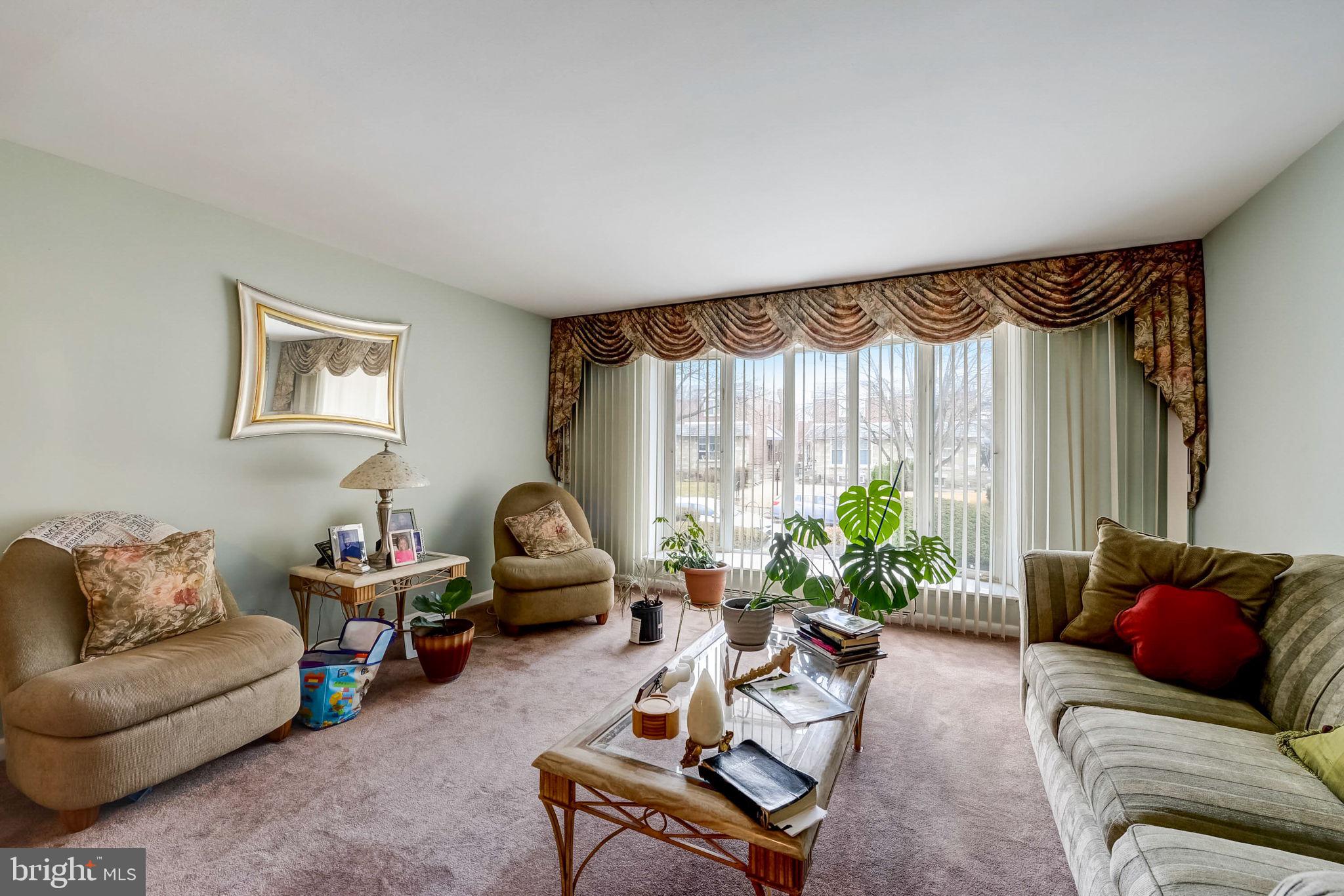 1209 E SYDNEY STREET