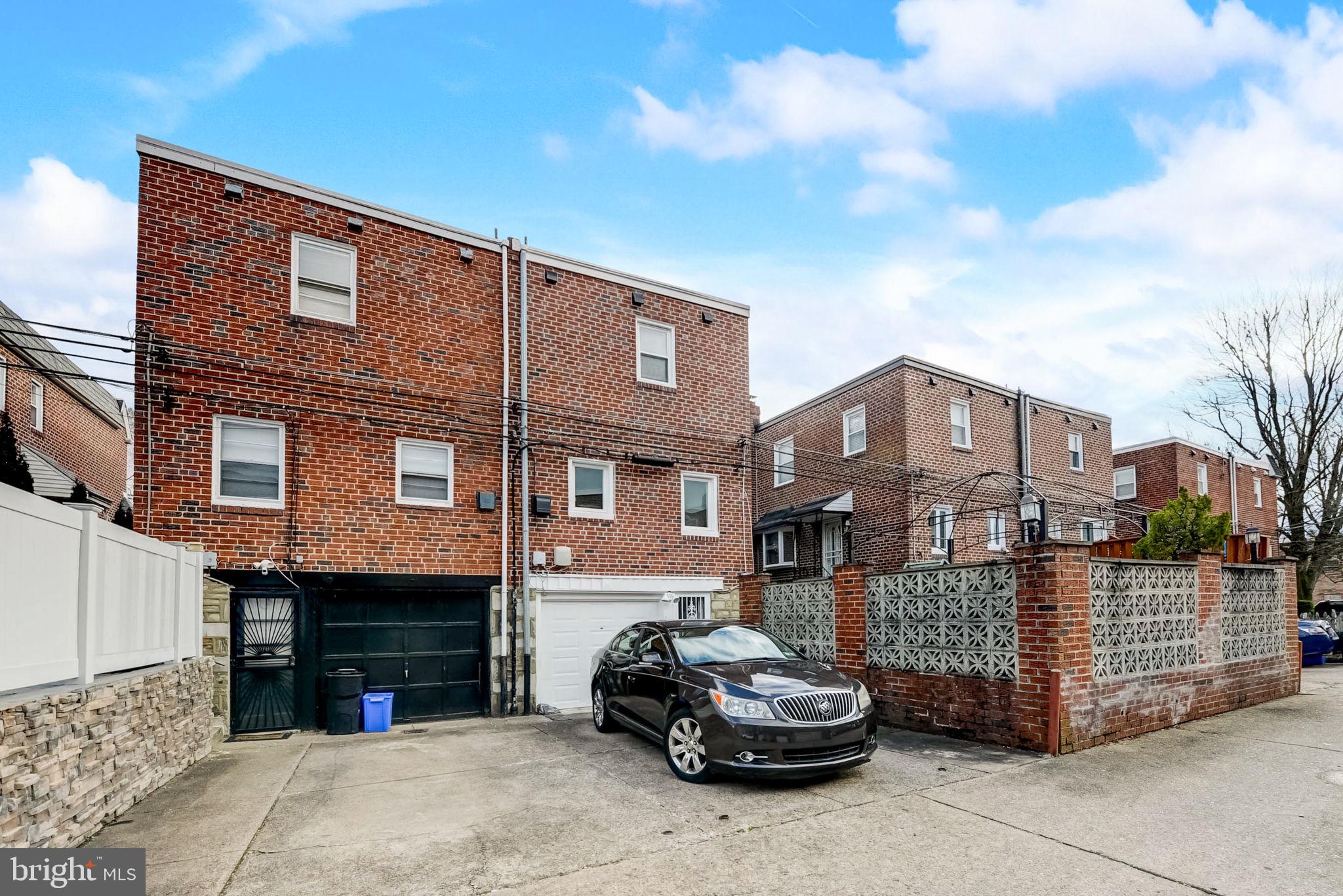 1209 E SYDNEY STREET