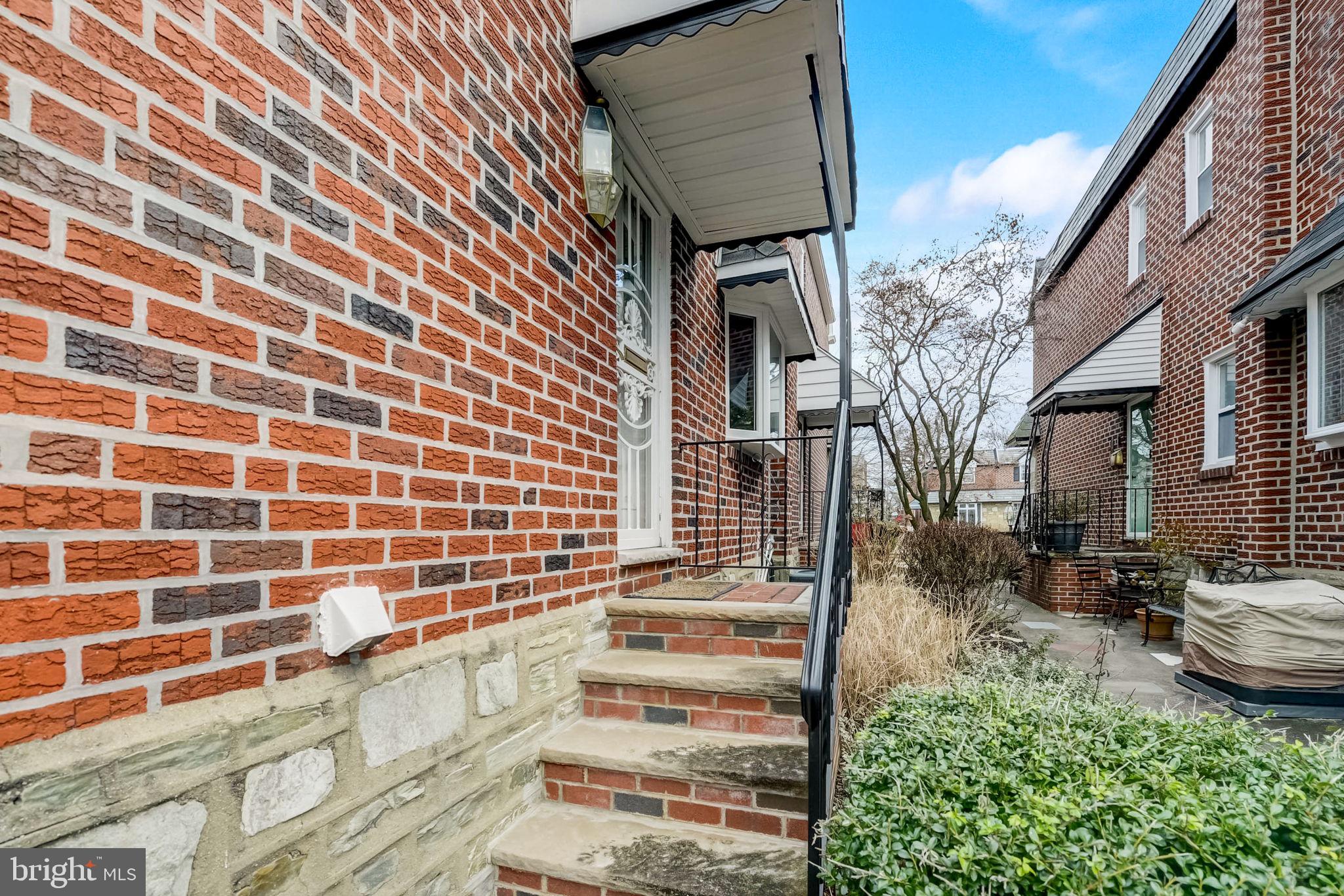 1209 E SYDNEY STREET