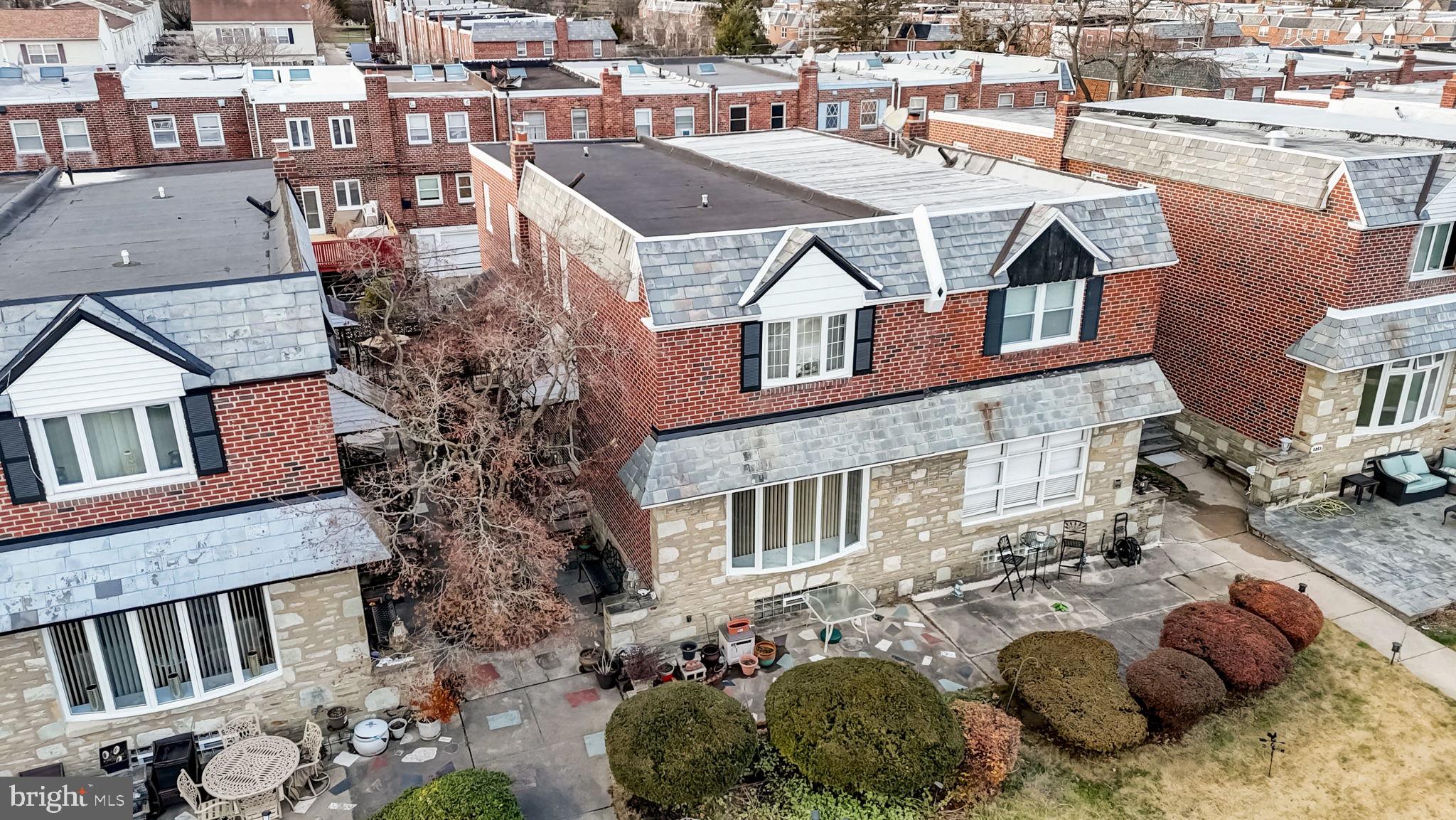 1209 E SYDNEY STREET