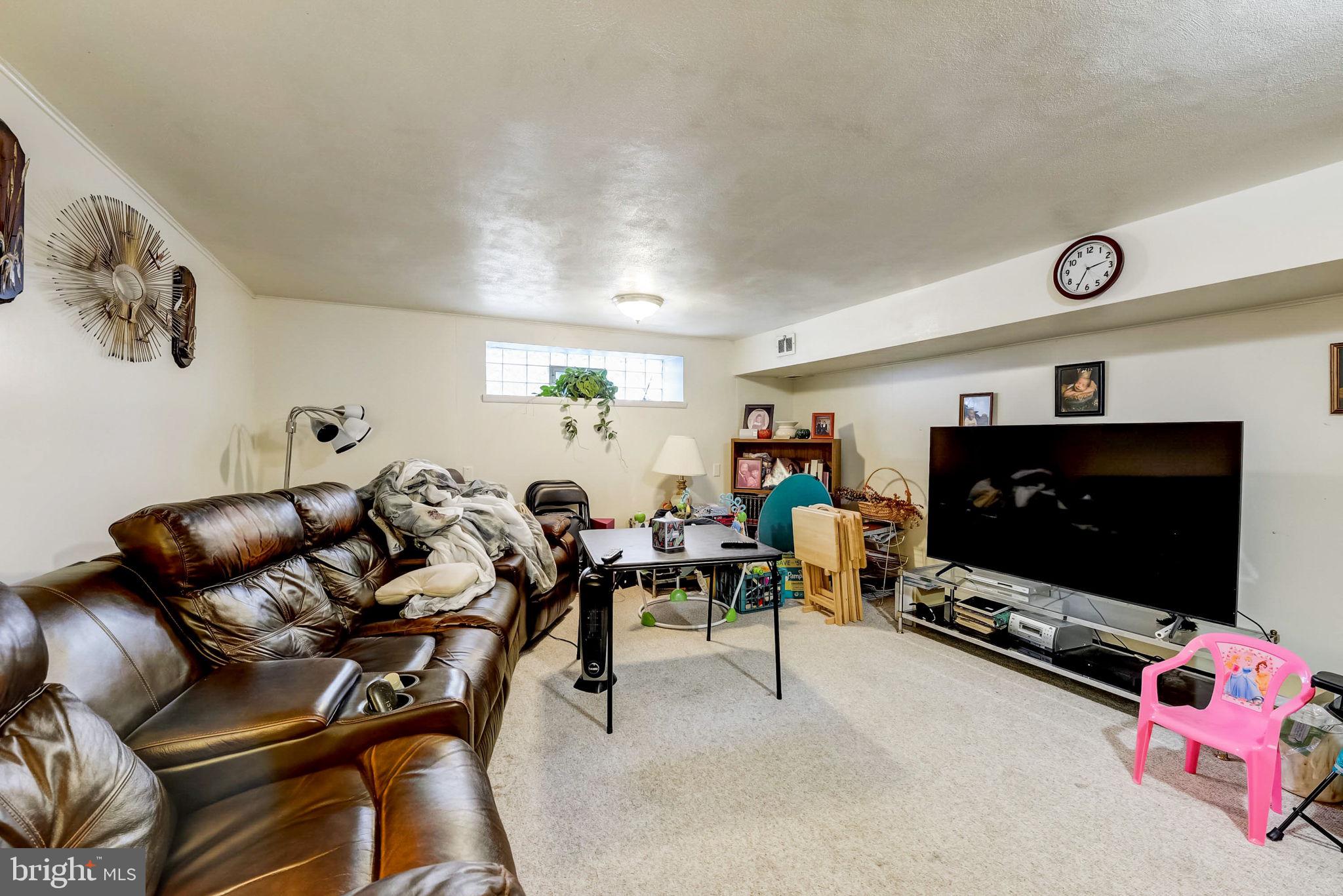 1209 E SYDNEY STREET