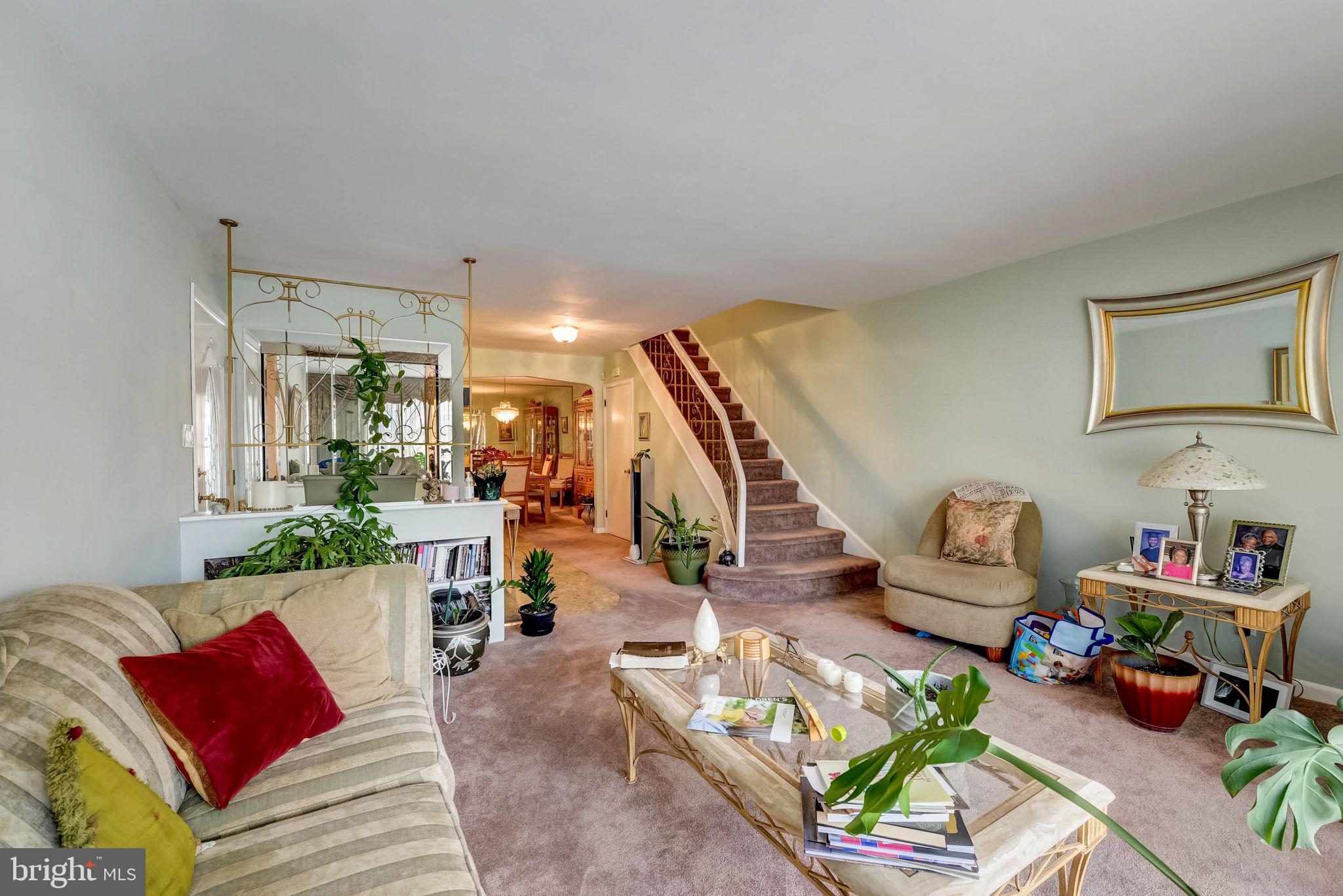 1209 E SYDNEY STREET