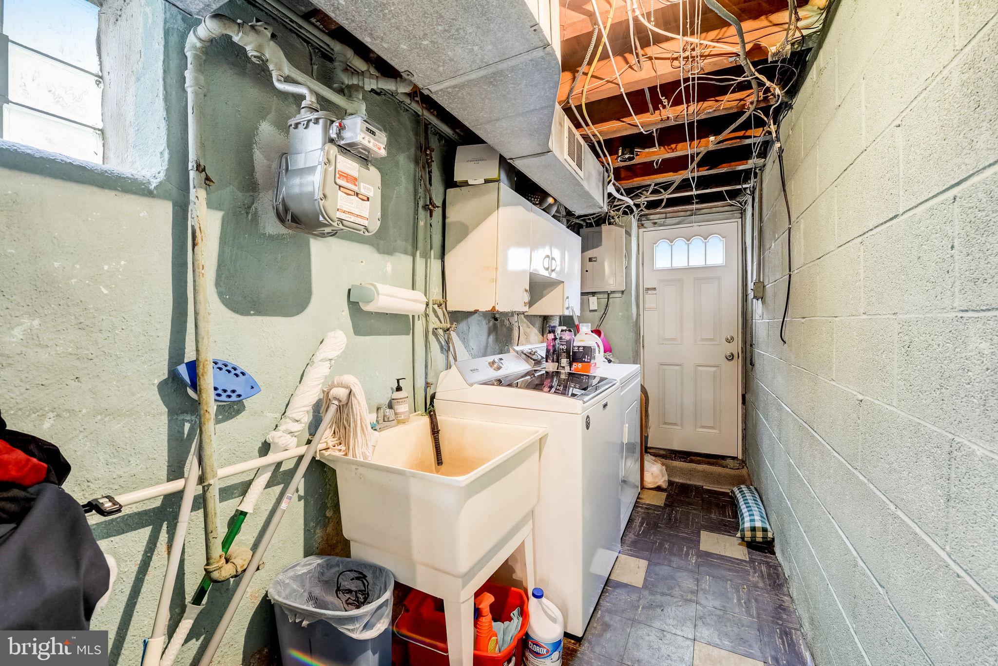 1209 E SYDNEY STREET