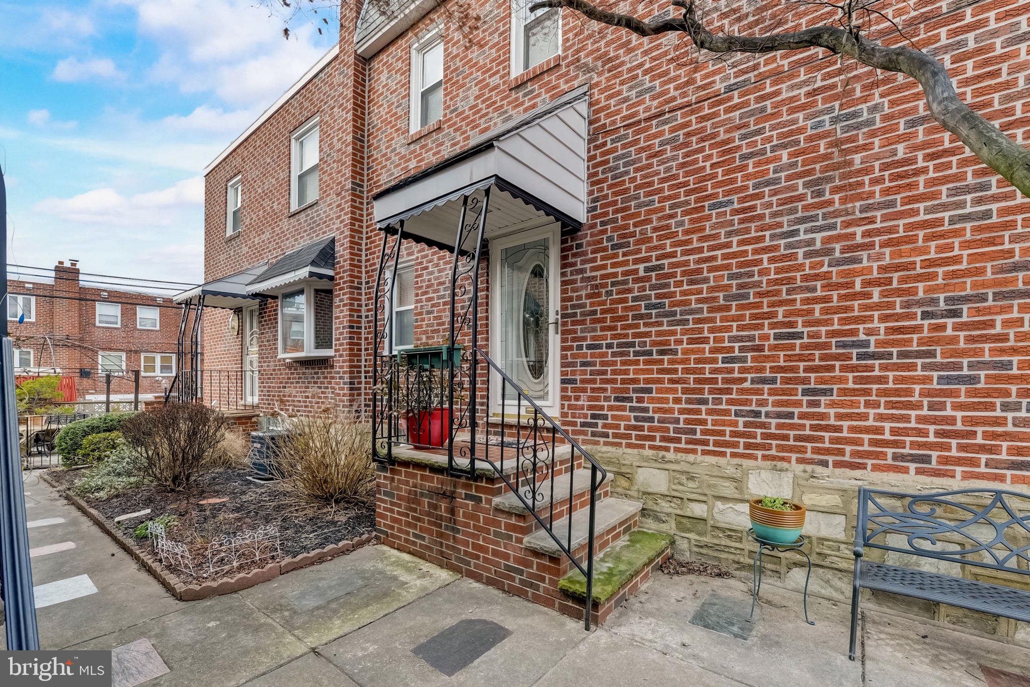 1209 E SYDNEY STREET