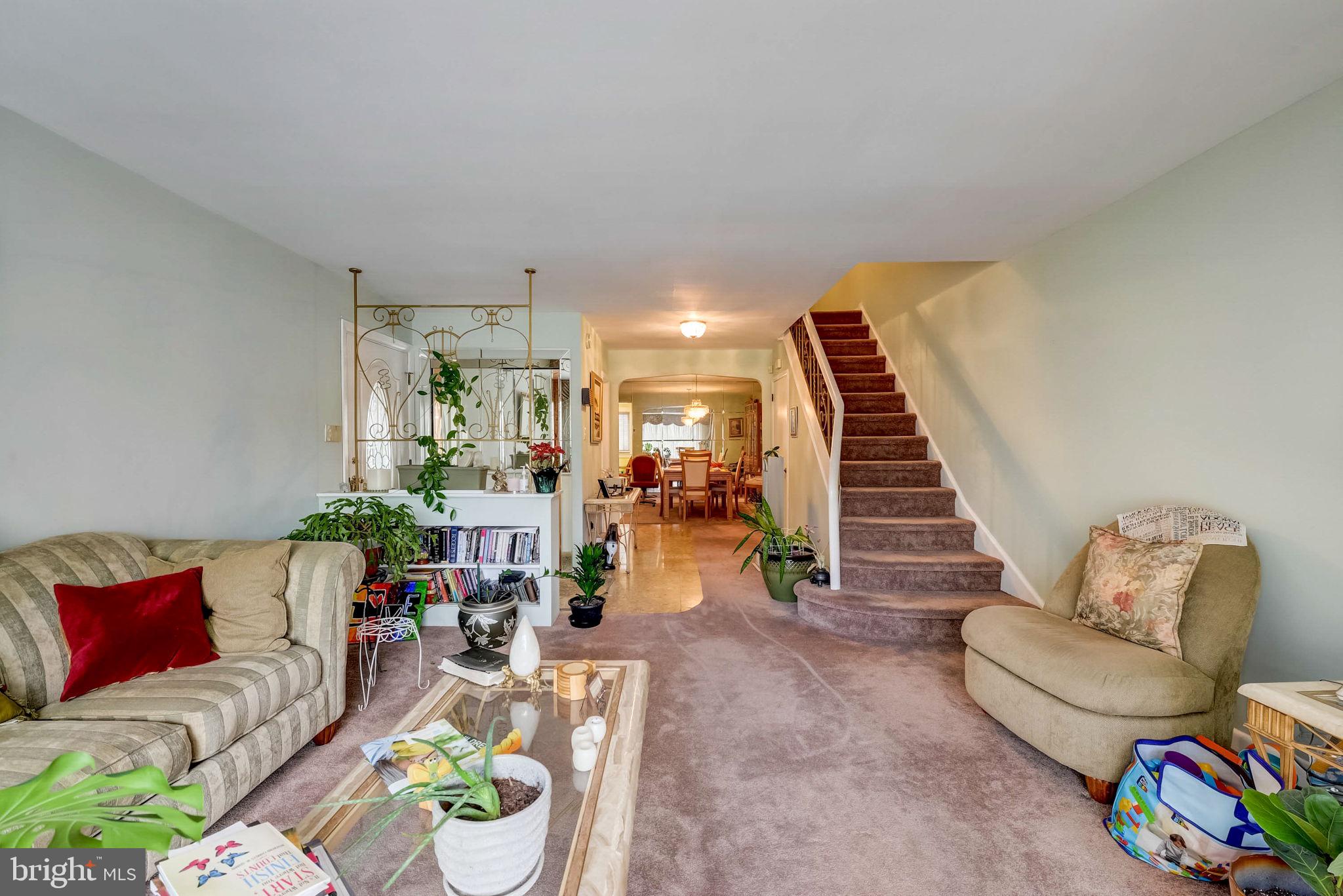 1209 E SYDNEY STREET