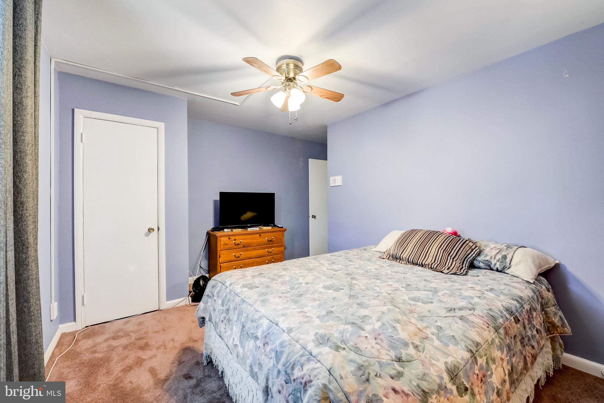 1209 E SYDNEY STREET