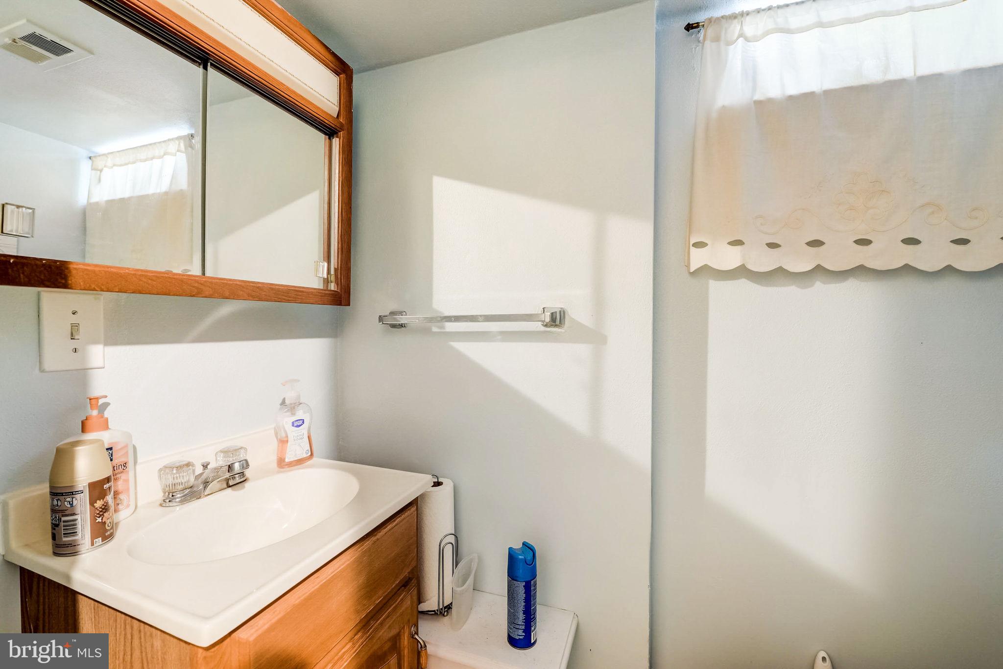 1209 E SYDNEY STREET