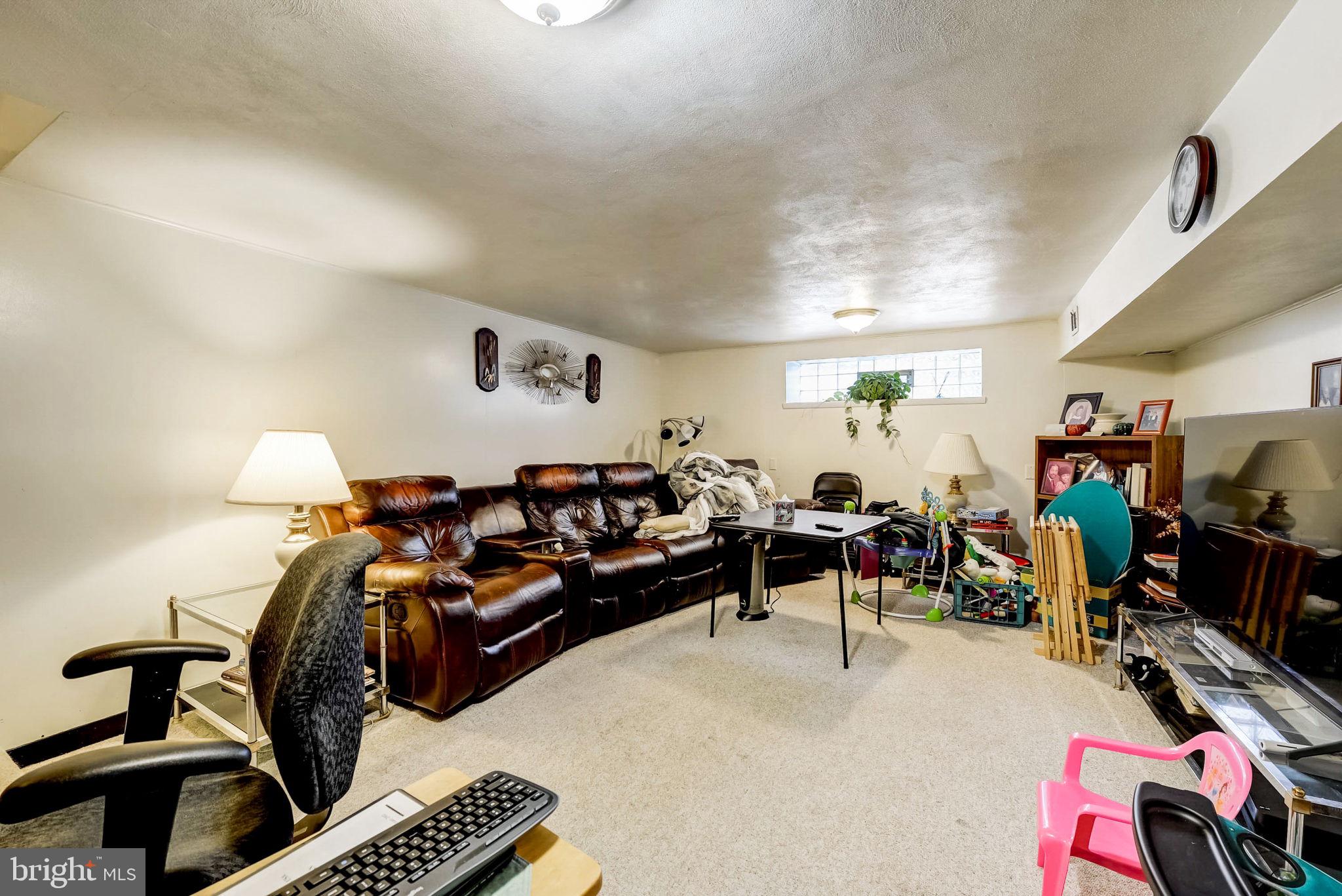 1209 E SYDNEY STREET